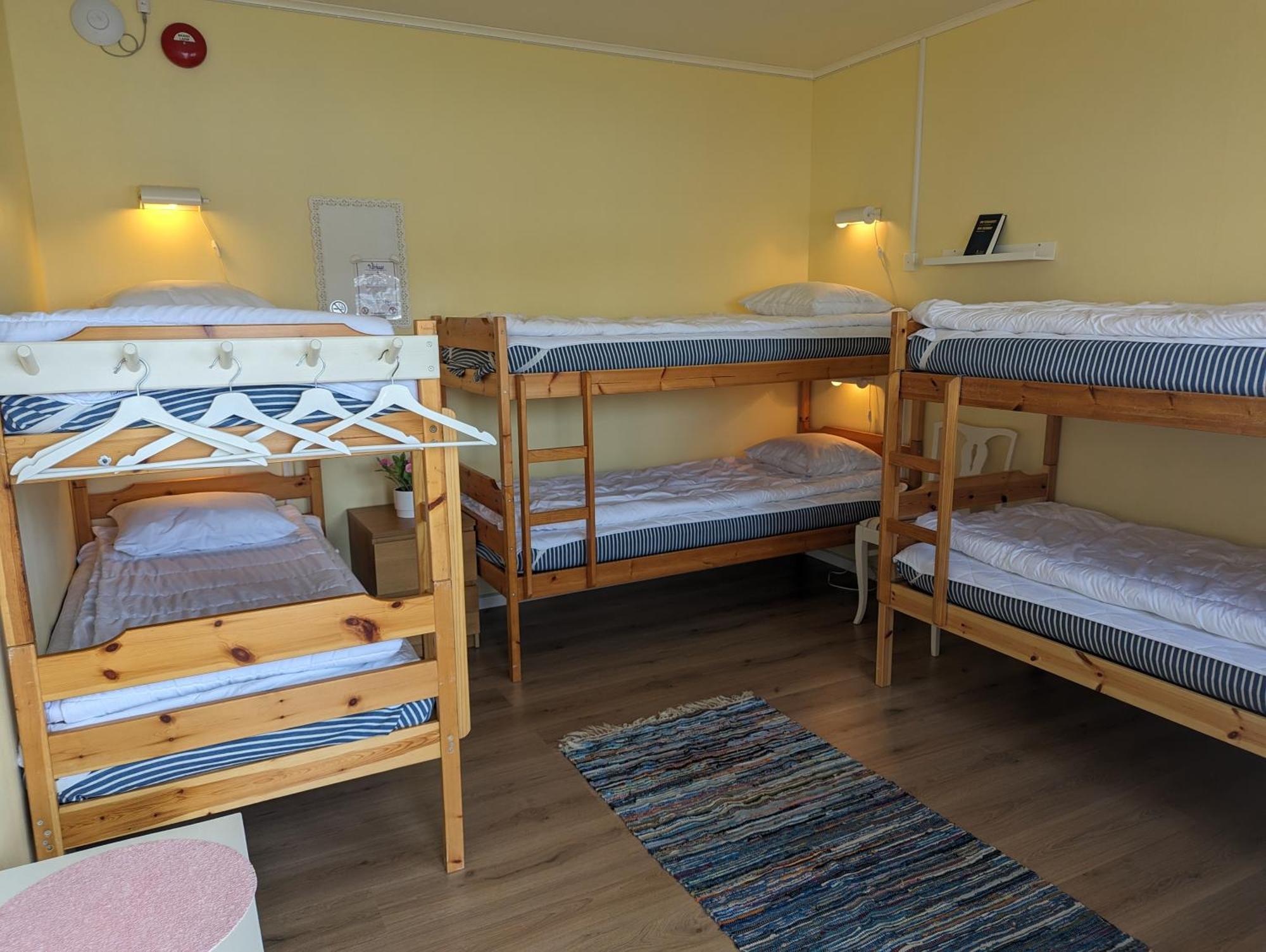Varhaga Vandrarhem Sjuntorp Buitenkant foto